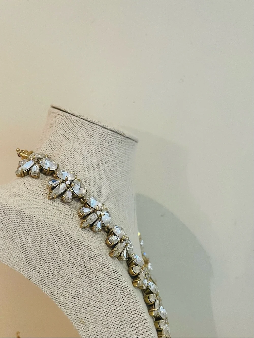 J. Crew Crystal Leaf  Statement Necklace Blogger Fav - Picture 2 of 5